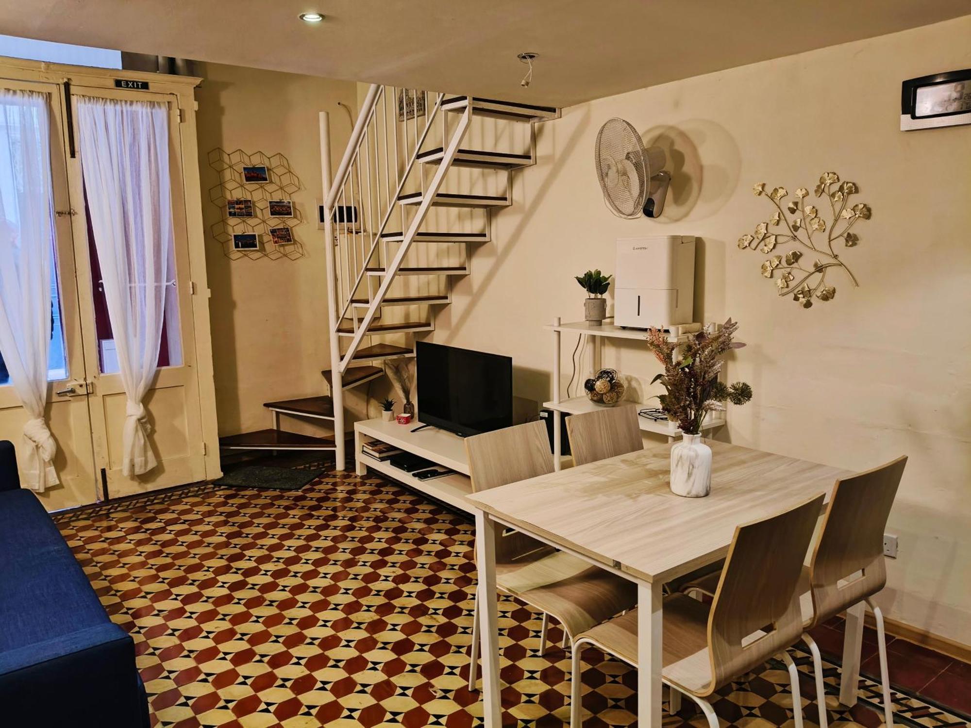 Duplex Traditional House In Centre Apartment