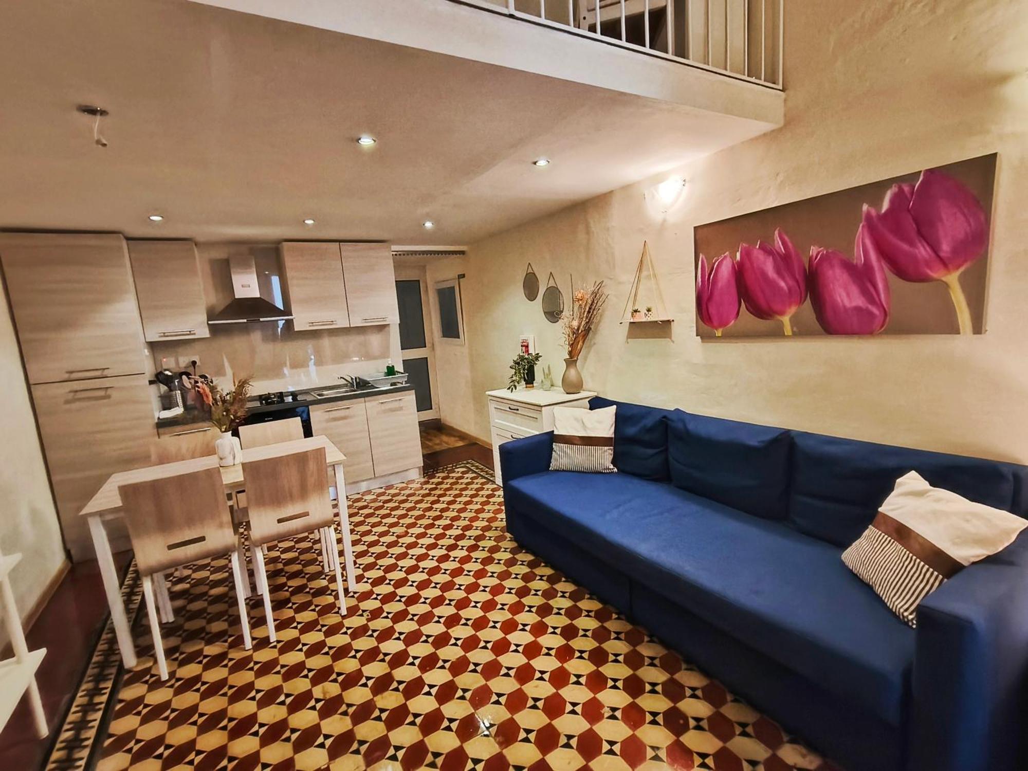 Duplex Traditional House In Centre * Valletta