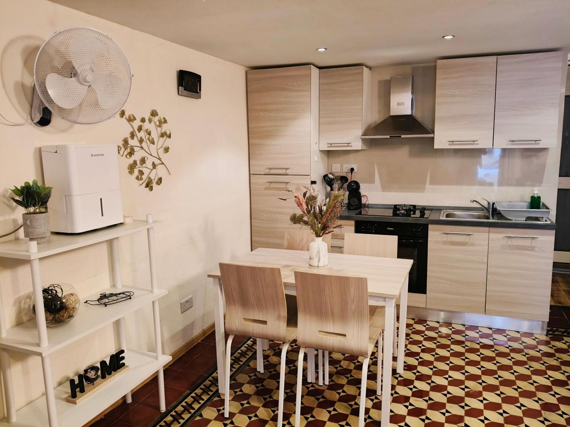 Duplex Traditional House In Centre * Valletta